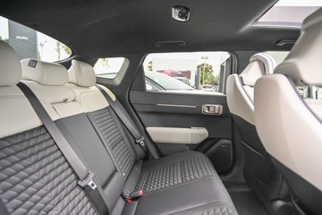 https://vehicle-cdn.autoleague.cloud/1890_31014352_12.jpg
