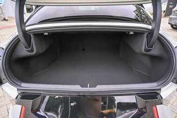 https://vehicle-cdn.autoleague.cloud/1890_31014352_13.jpg