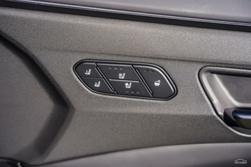 https://vehicle-cdn.autoleague.cloud/1890_31025669_13.jpg