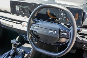 https://vehicle-cdn.autoleague.cloud/1890_31065526_18.jpg