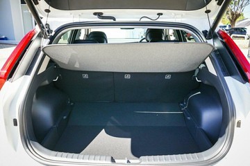 https://vehicle-cdn.autoleague.cloud/1890_31072839_12.jpg