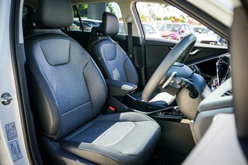https://vehicle-cdn.autoleague.cloud/1890_31072839_14.jpg