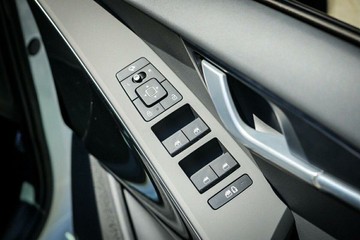 https://vehicle-cdn.autoleague.cloud/1890_31072839_17.jpg
