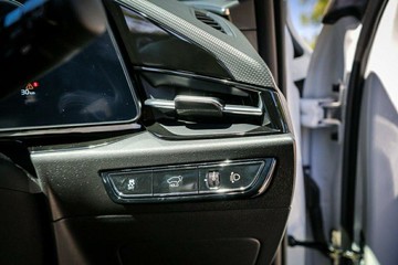https://vehicle-cdn.autoleague.cloud/1890_31072839_18.jpg