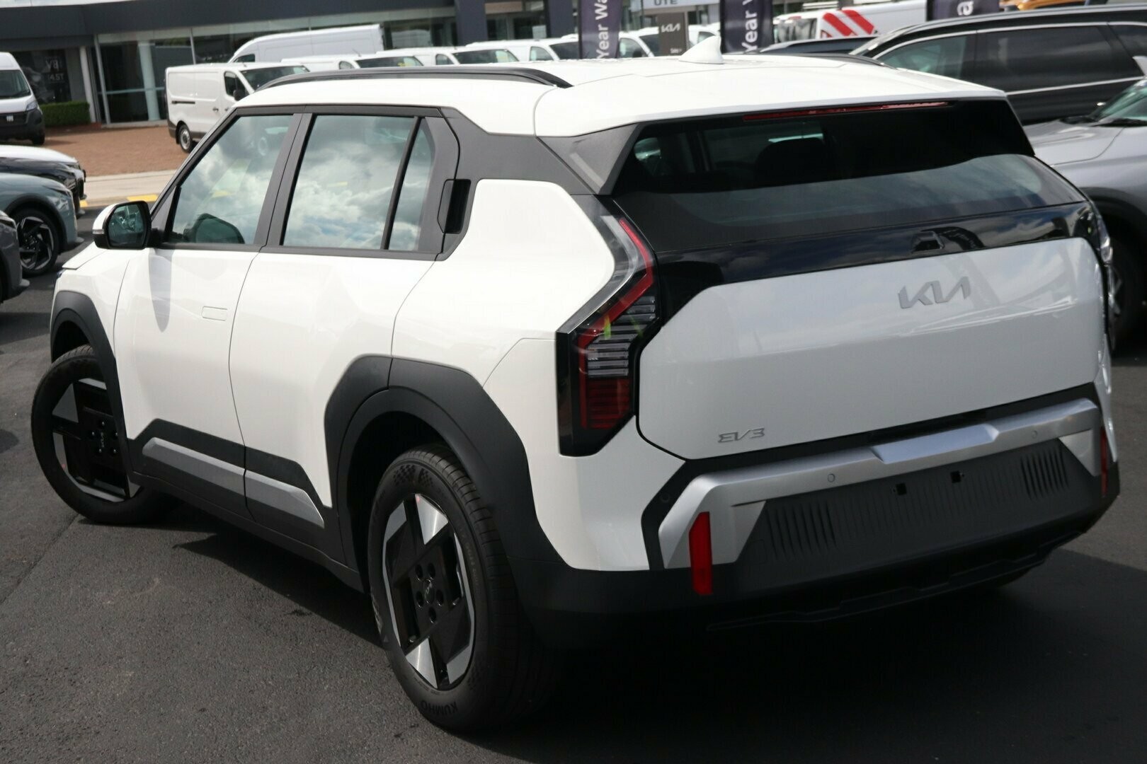 Kia Ev3 image 3