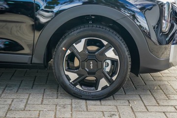 https://vehicle-cdn.autoleague.cloud/1890_31113781_21.jpg