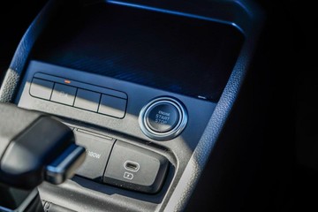 https://vehicle-cdn.autoleague.cloud/1890_31115424_15.jpg