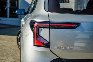 https://vehicle-cdn.autoleague.cloud/1890_31115424_19.jpg