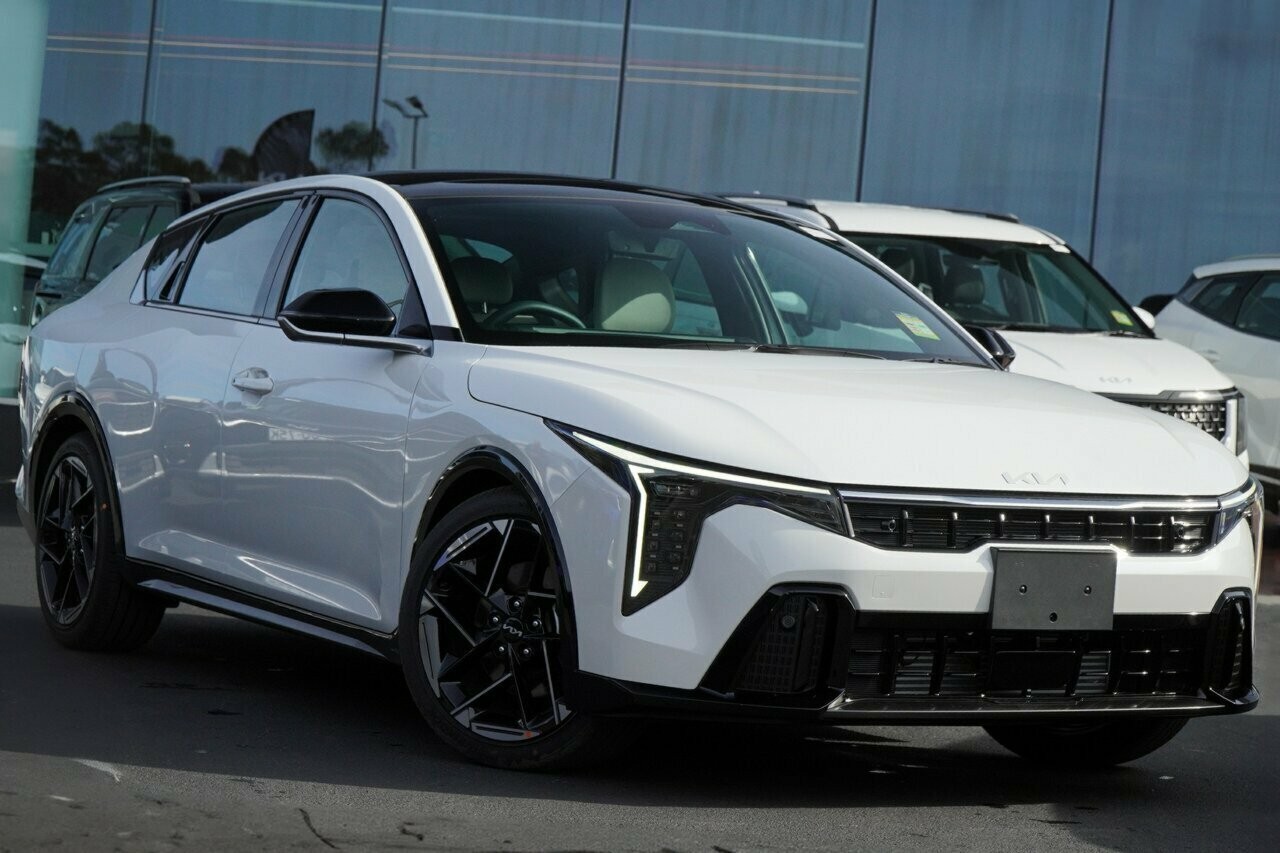 Kia K4 image 1
