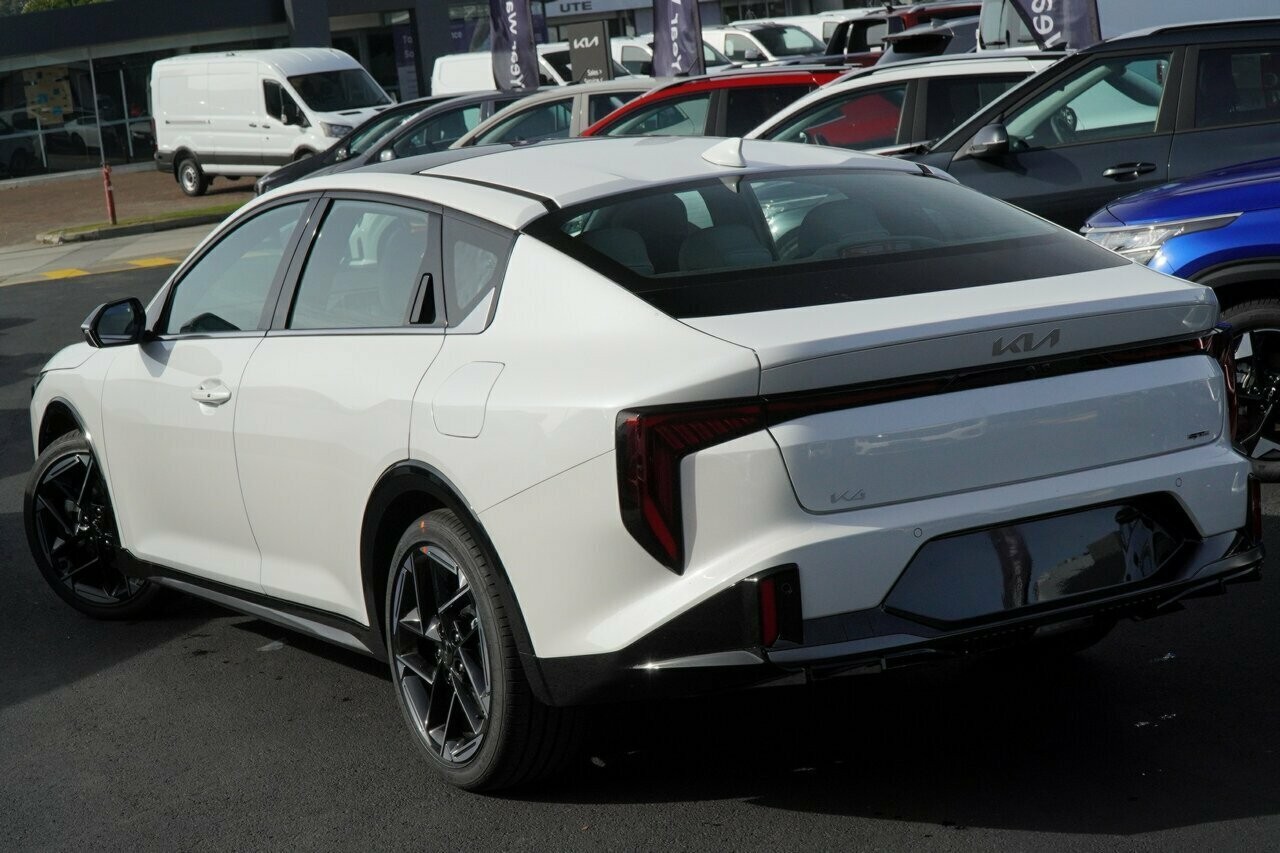 Kia K4 image 3