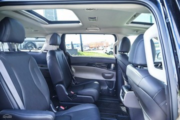 https://vehicle-cdn.autoleague.cloud/1890_31204046_9.jpg