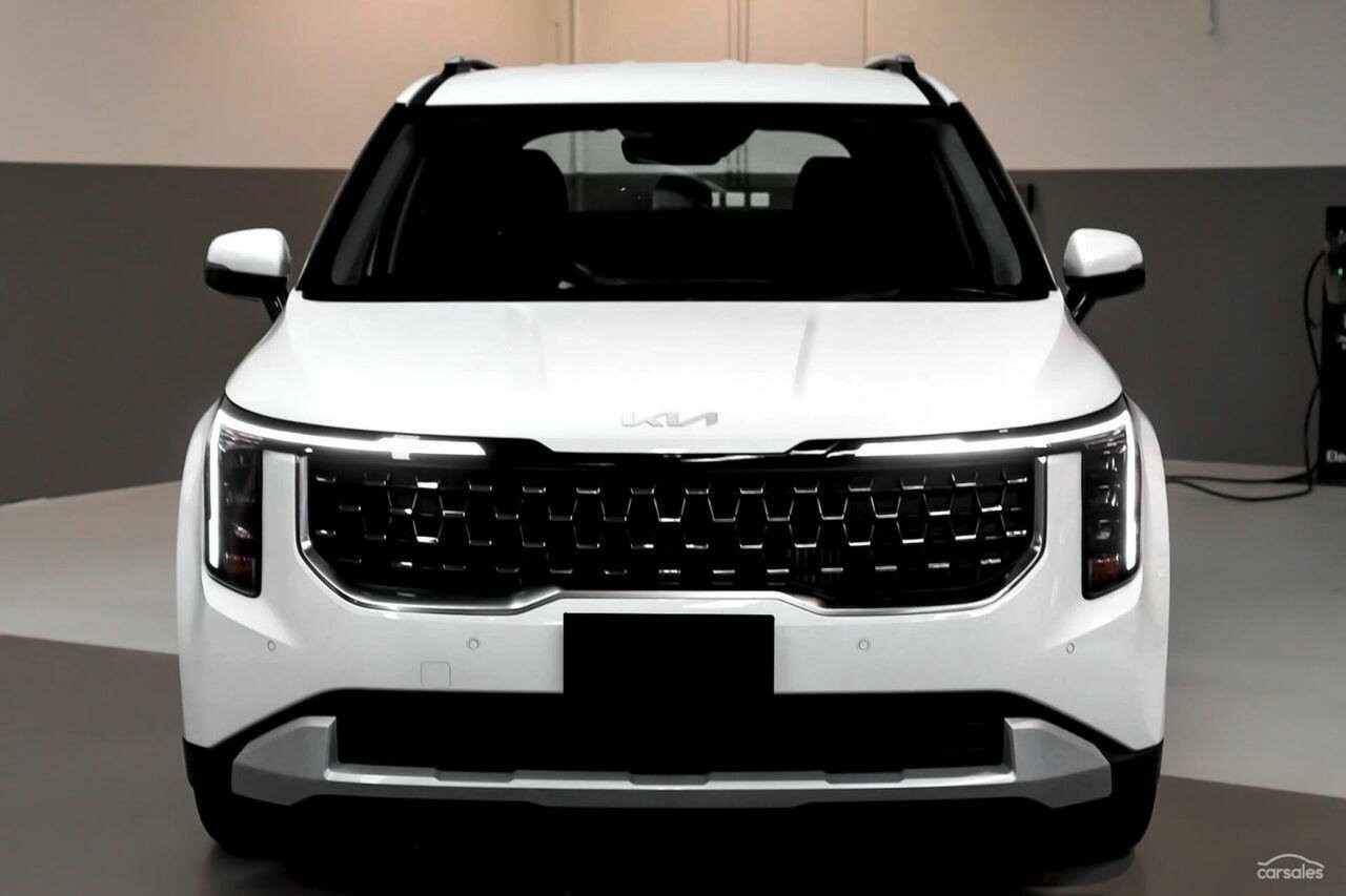 Kia Carnival image 2