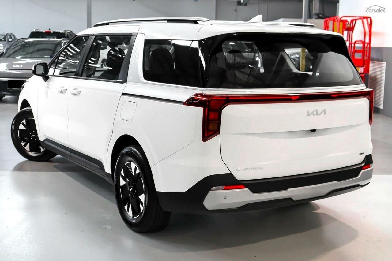 Kia Carnival image 4