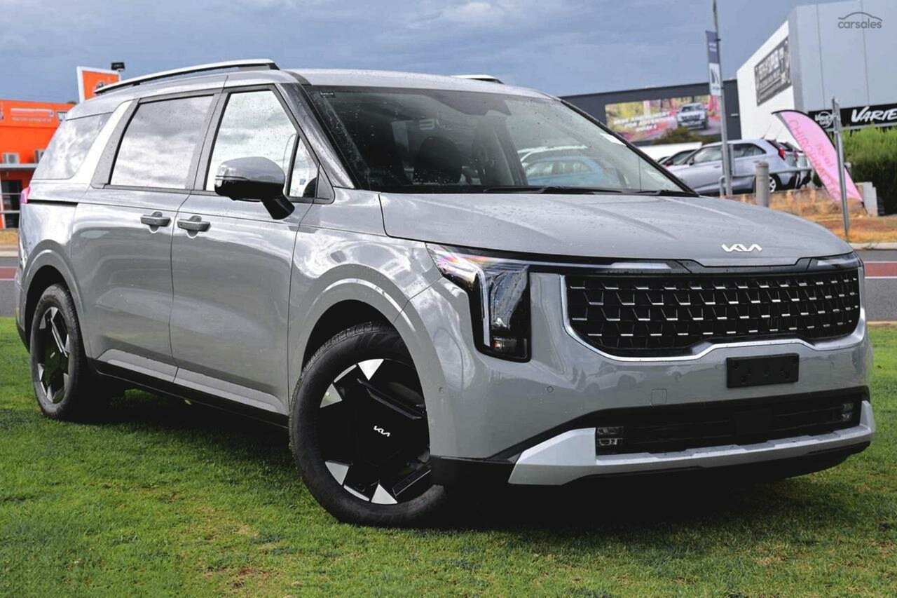 Kia Carnival image 1