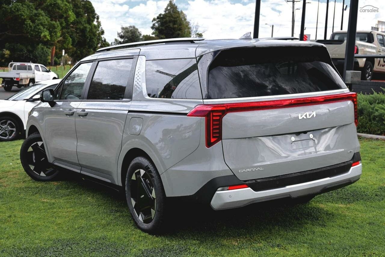 Kia Carnival image 4