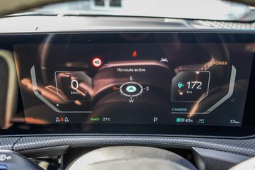 https://vehicle-cdn.autoleague.cloud/1890_31257962_13.jpg