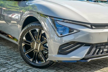 https://vehicle-cdn.autoleague.cloud/1890_31257962_22.jpg