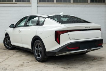 https://vehicle-cdn.autoleague.cloud/1890_31276001_4.jpg
