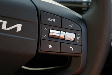 https://vehicle-cdn.autoleague.cloud/1890_31350064_15.jpg