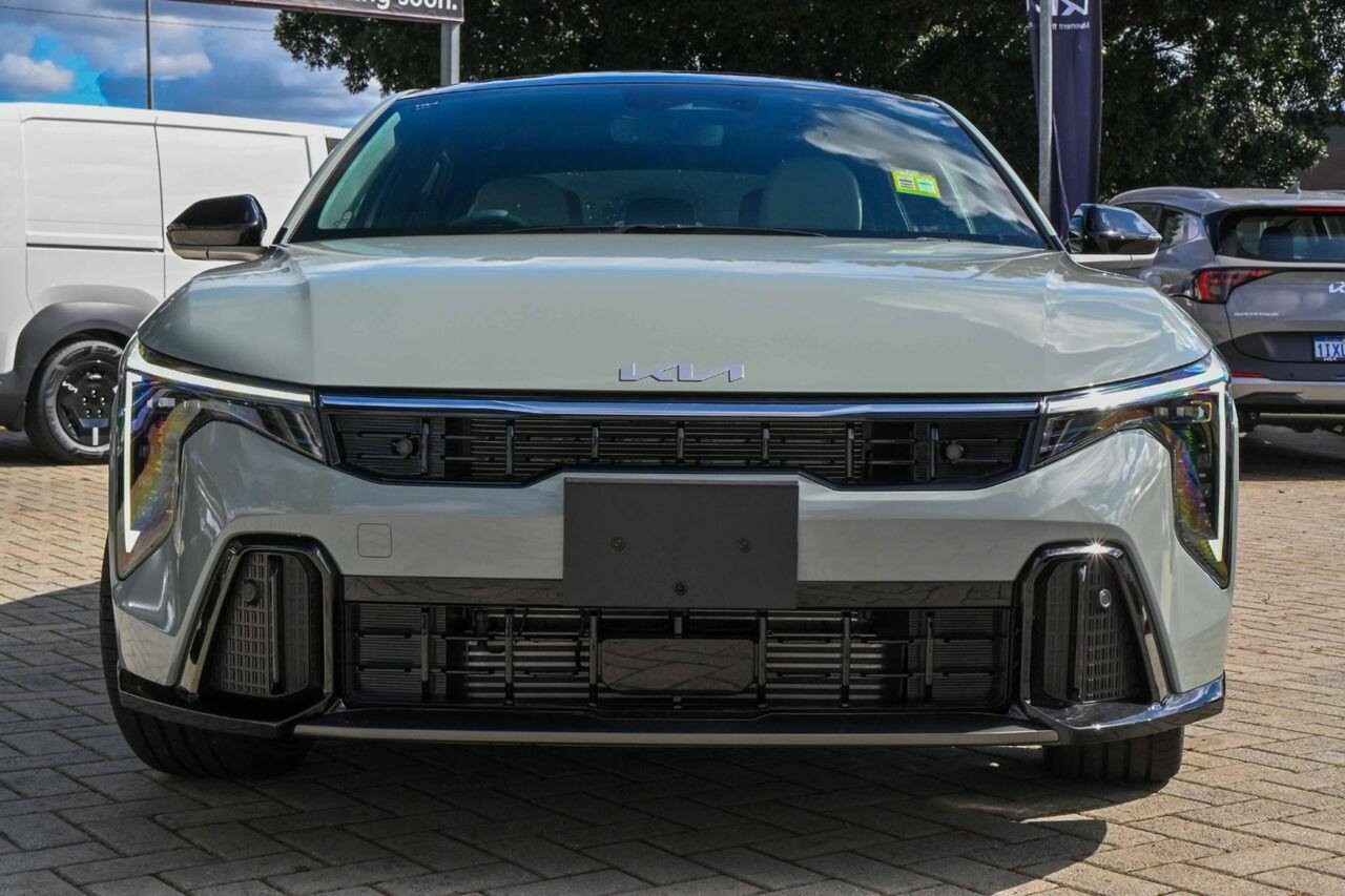 Kia K4 image 2