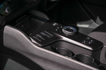 https://vehicle-cdn.autoleague.cloud/1890_31383233_18.jpg