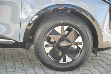 https://vehicle-cdn.autoleague.cloud/1890_31398516_22.jpg