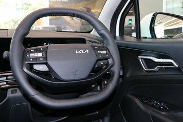 https://vehicle-cdn.autoleague.cloud/1890_31411844_6.jpg