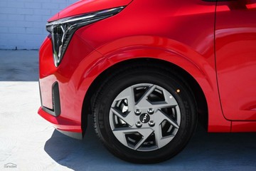 https://vehicle-cdn.autoleague.cloud/1890_31536759_8.jpg