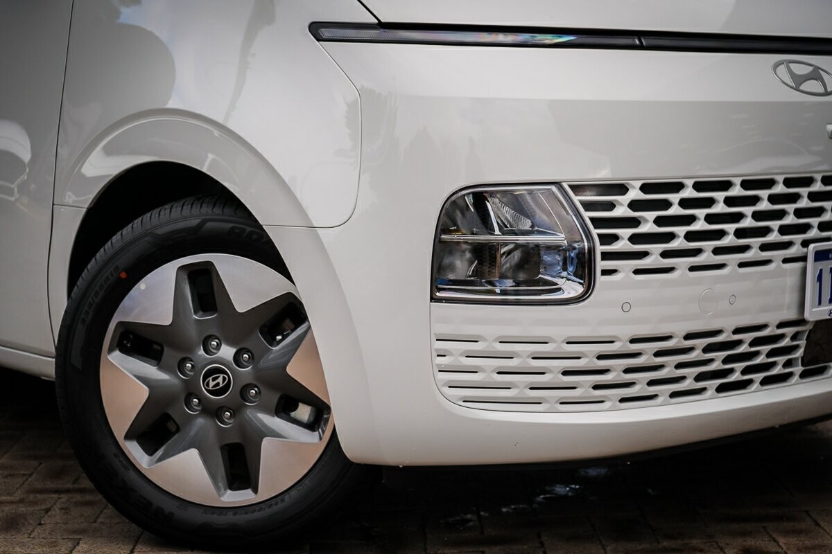 Hyundai Staria image 2
