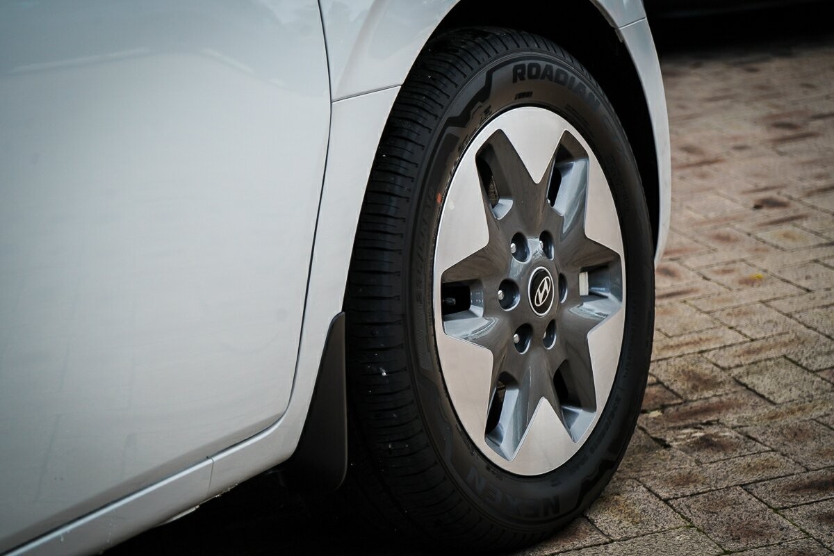 Hyundai Staria image 3
