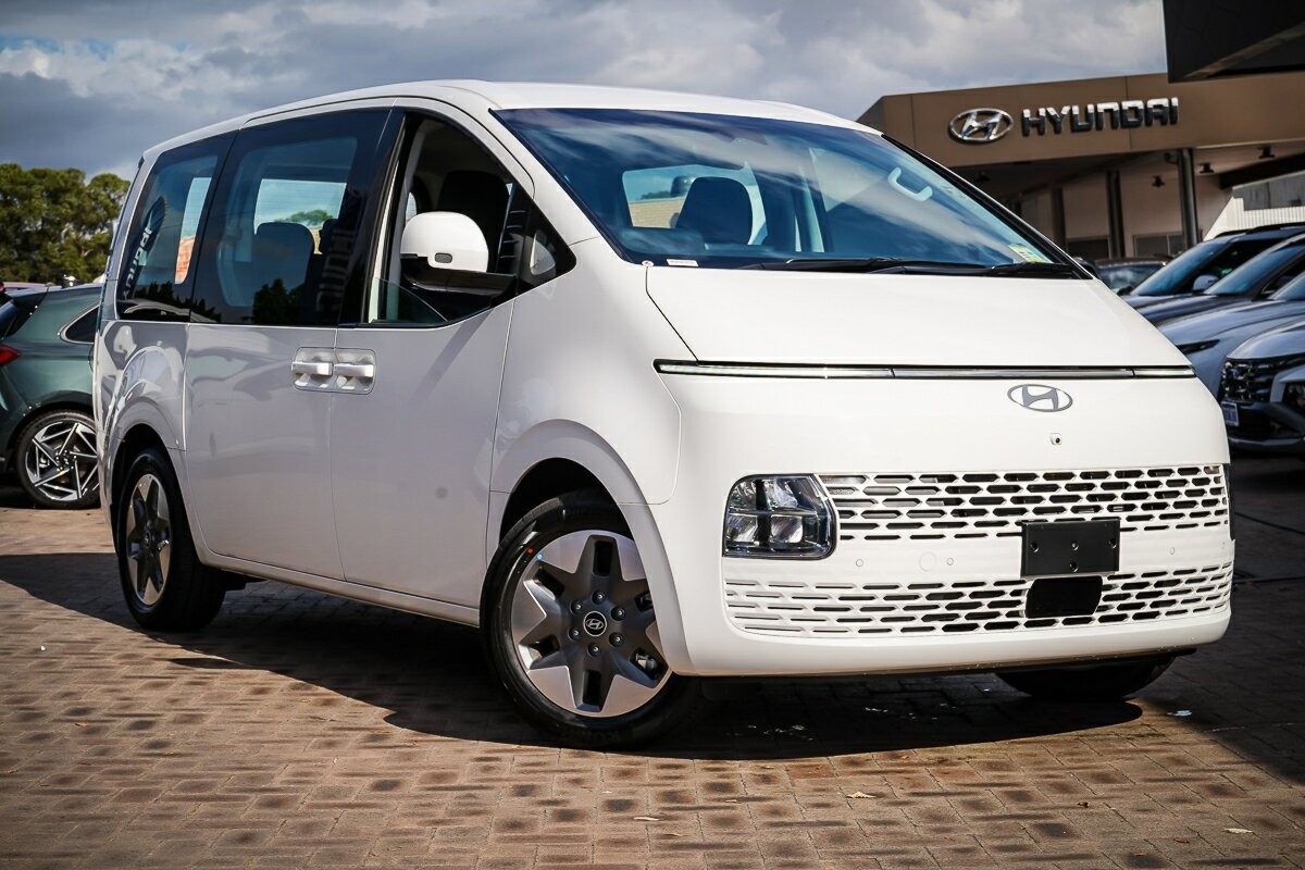 Hyundai Staria image 1