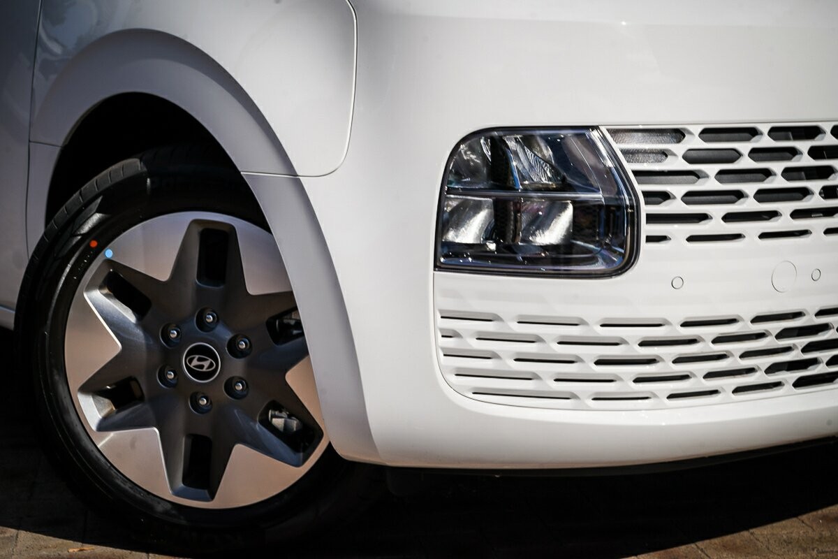 Hyundai Staria image 2