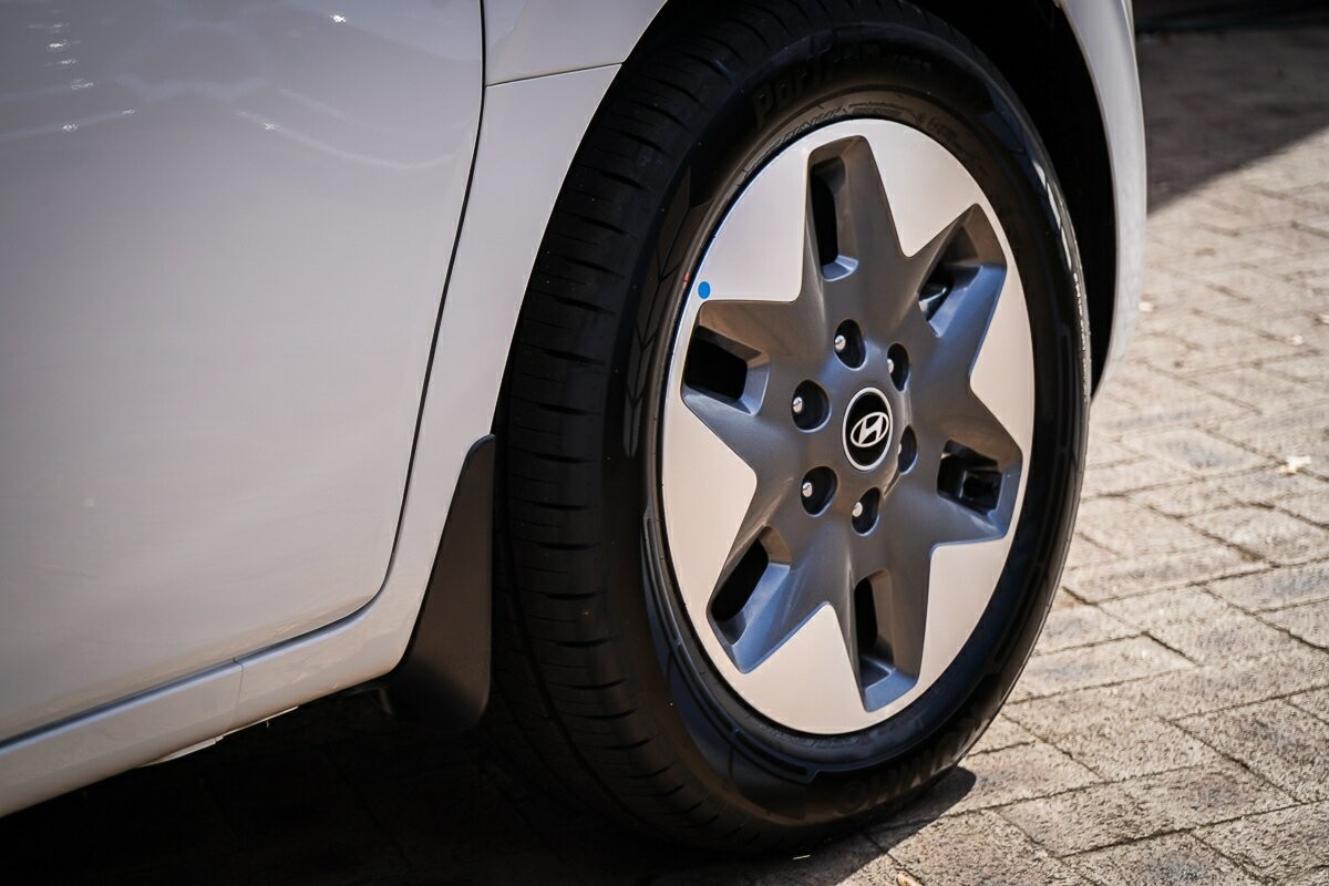 Hyundai Staria image 3