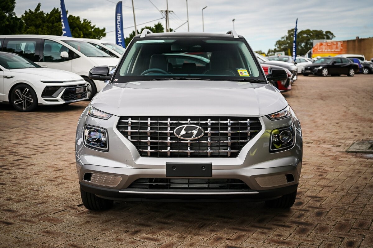 Hyundai Venue image 2