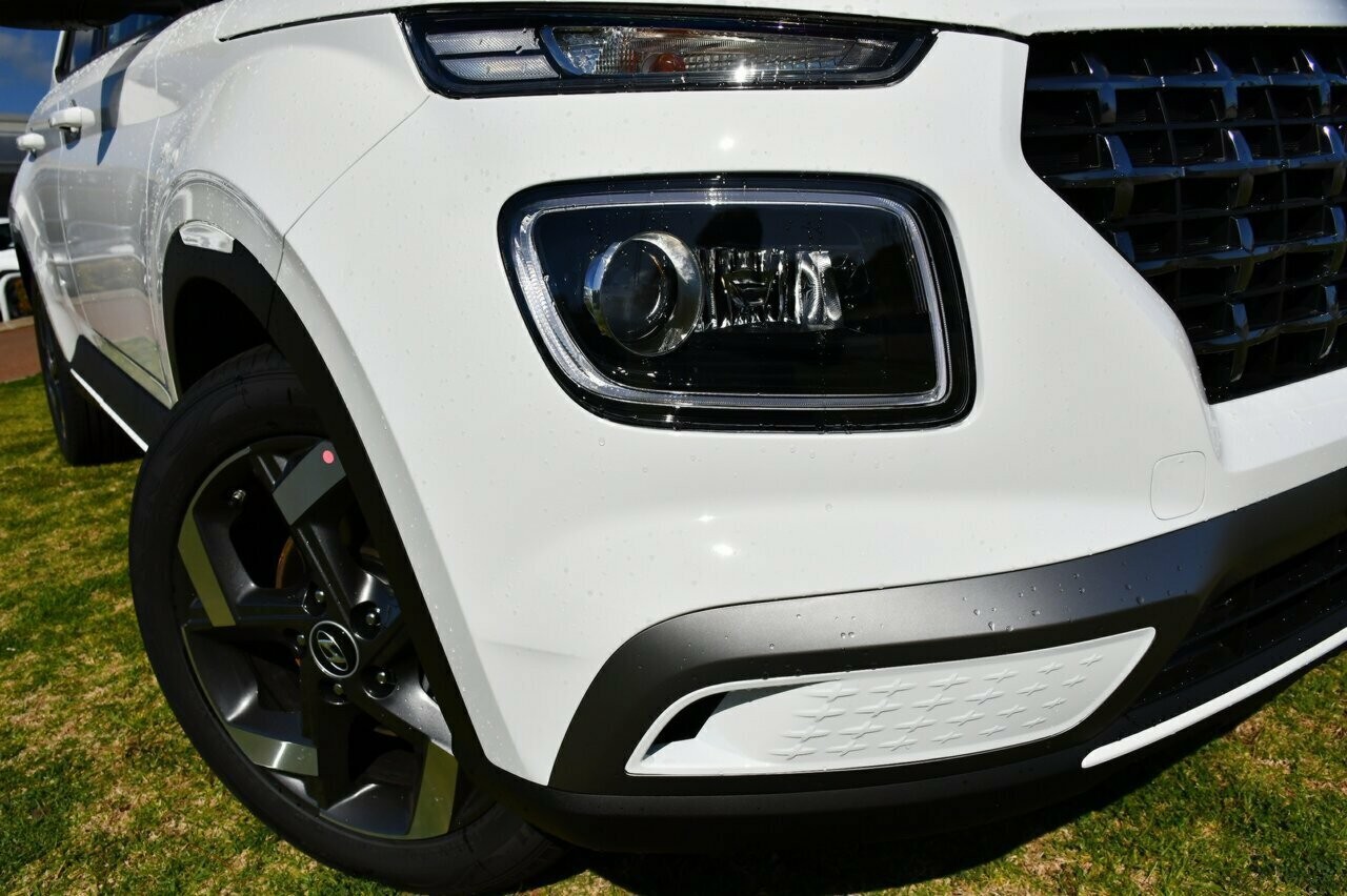 Hyundai Venue image 2