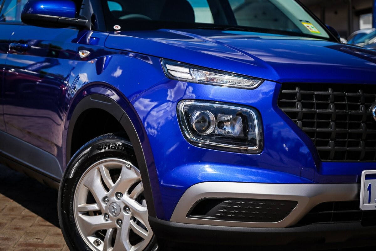 Hyundai Venue image 2