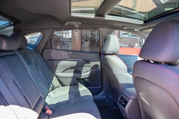 https://vehicle-cdn.autoleague.cloud/23977_620255156_10.jpg
