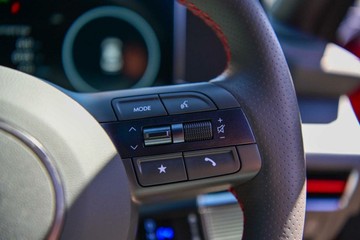 https://vehicle-cdn.autoleague.cloud/23977_620255156_22.jpg
