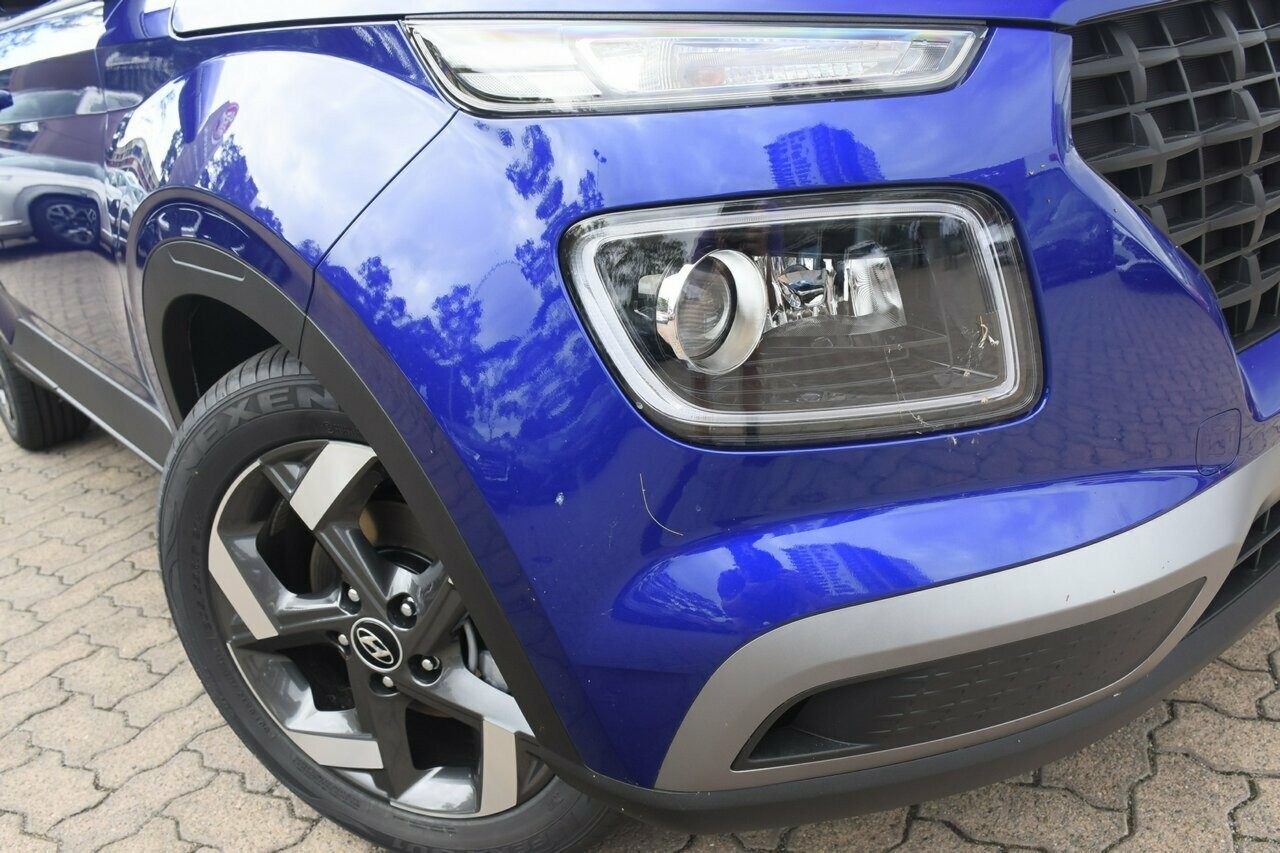 Hyundai Venue image 2
