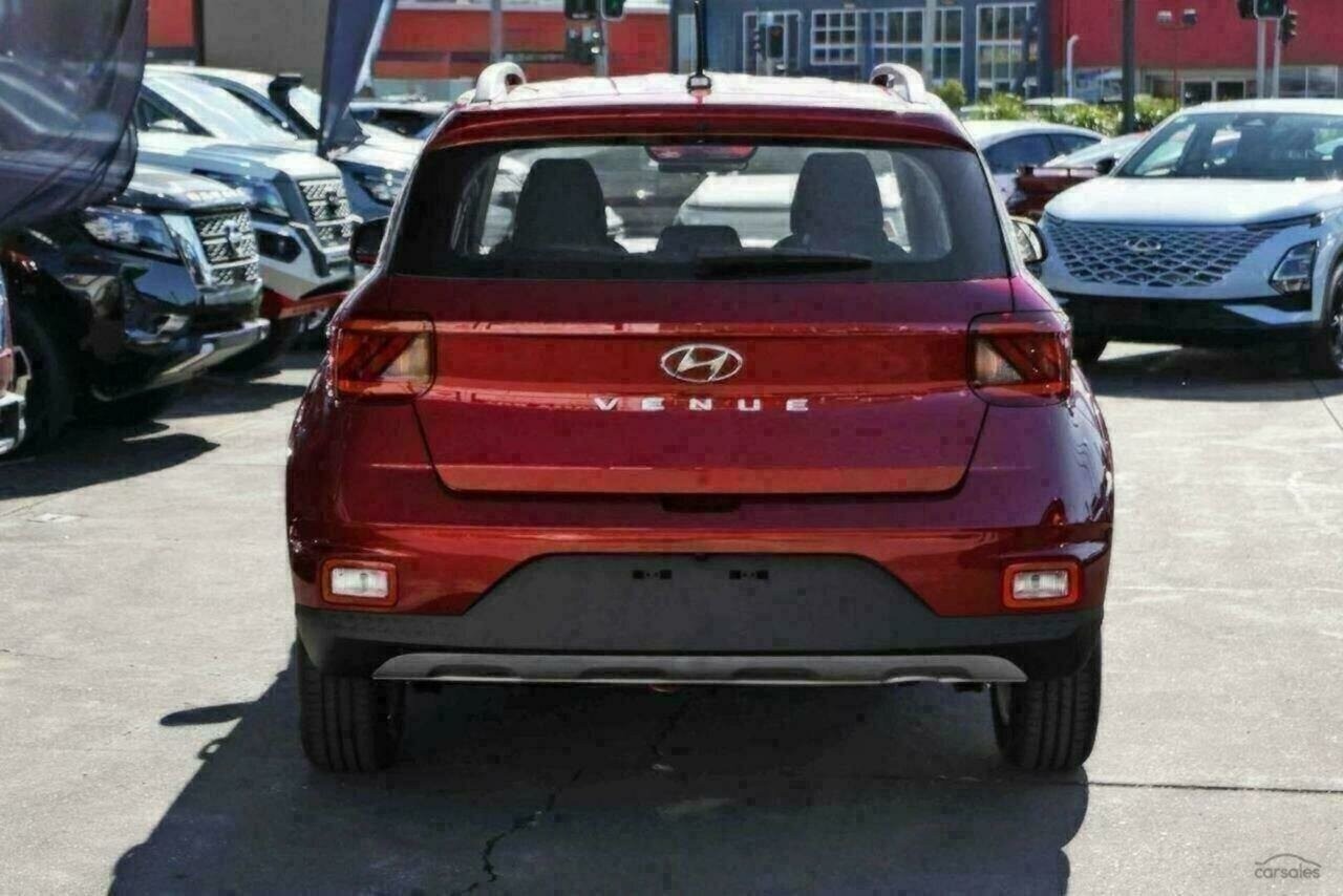 Hyundai Venue image 3
