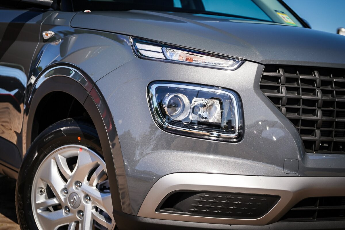 Hyundai Venue image 2