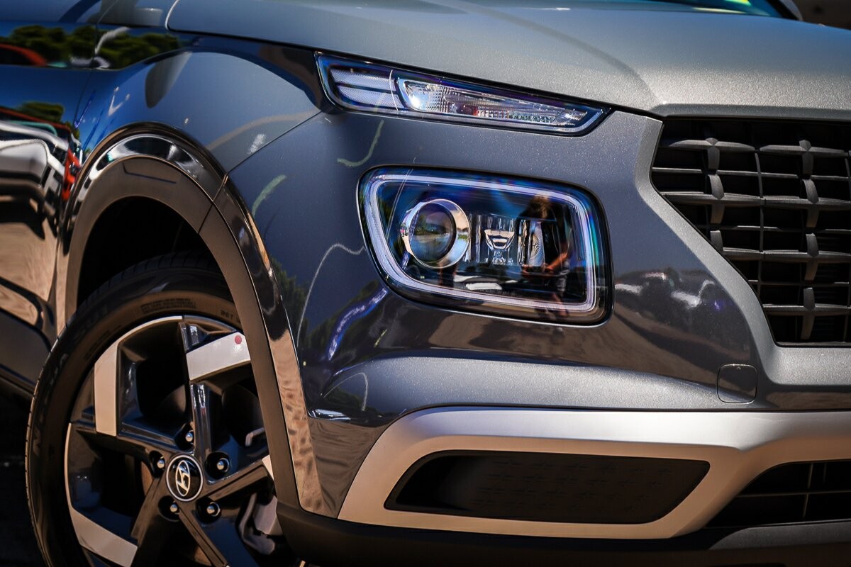 Hyundai Venue image 2