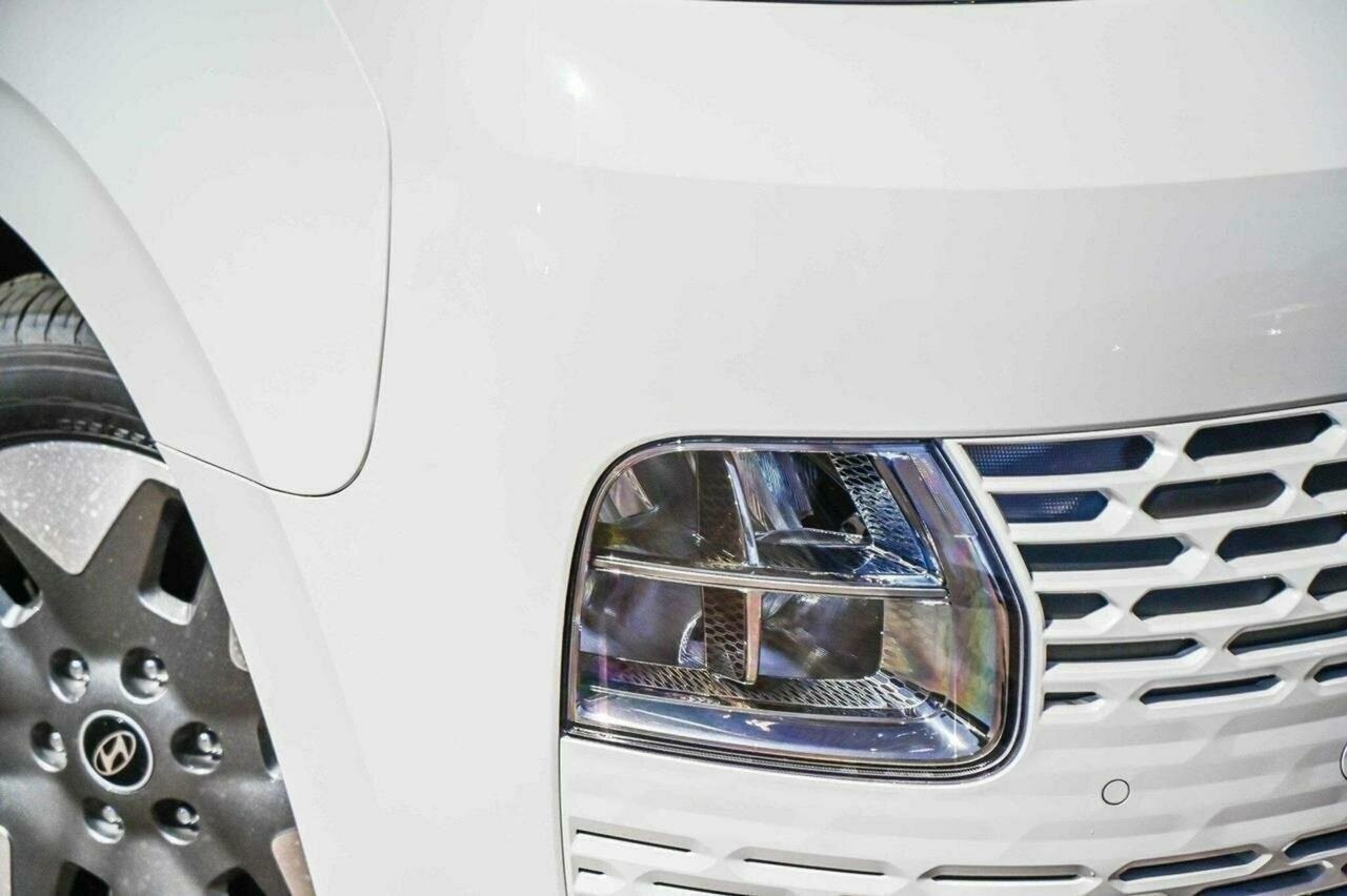 Hyundai Staria image 2