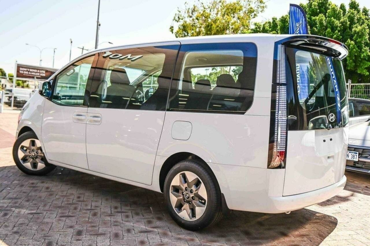 Hyundai Staria image 3