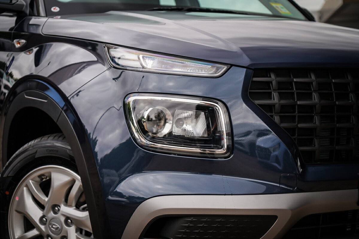 Hyundai Venue image 2