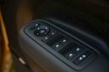 https://vehicle-cdn.autoleague.cloud/23977_620259226_20.jpg
