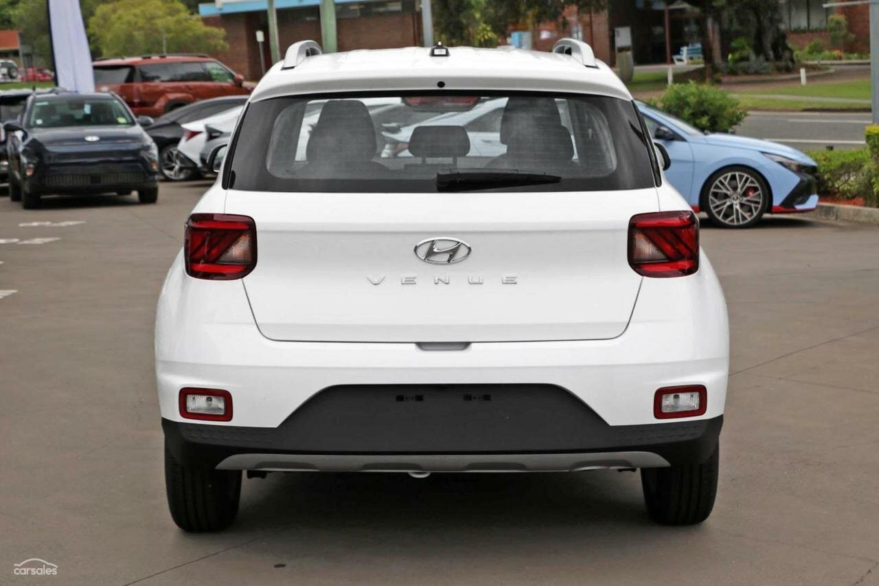Hyundai Venue image 3