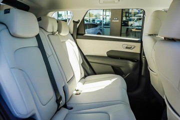 https://vehicle-cdn.autoleague.cloud/23977_620259817_12.jpg