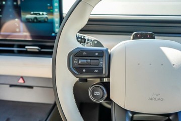 https://vehicle-cdn.autoleague.cloud/23977_620259817_18.jpg
