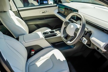 https://vehicle-cdn.autoleague.cloud/23977_620259817_9.jpg